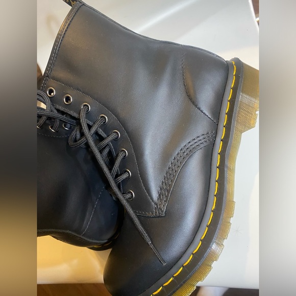 ⭐️ Dr. Martens | 1460 Smooth Leather Lace-up Boots | Black | US 9 - Picture 11 of 15